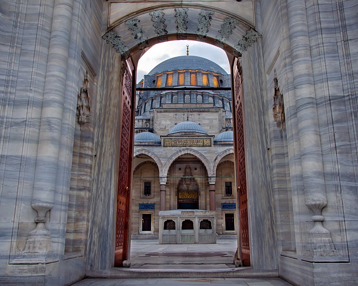Süleymaniye Camii Girişi