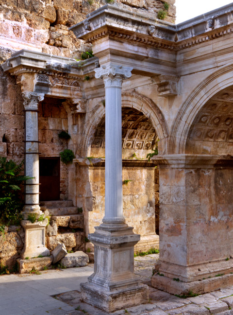 Üçkapılar Hadrian Kapısı'nın İçten Görünümü Bir Kesit Antalya Kaleiçi