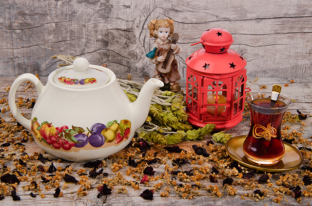 Bir Akşam Vakti Çay Saati