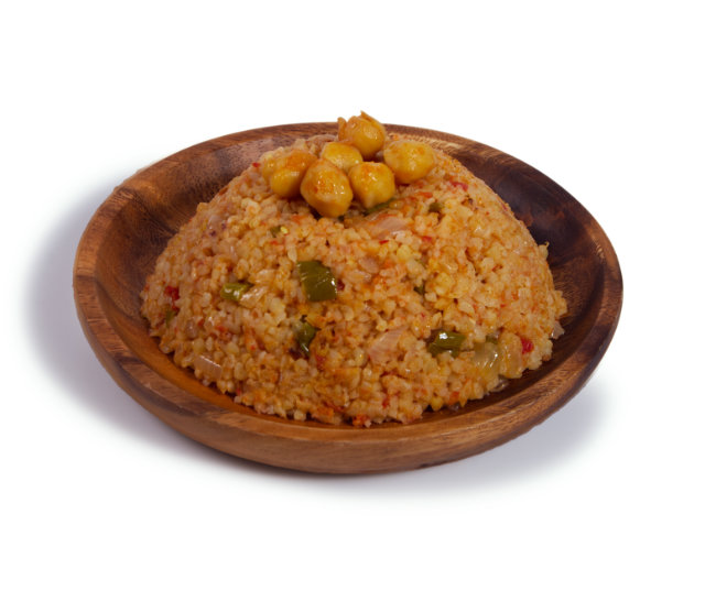 Bulgur Pilavı Akasya Ahşap Tabakta Beyaz Fon
