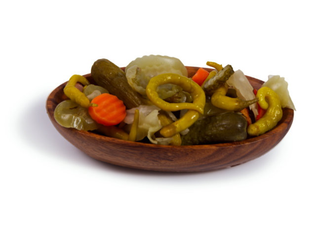 Karışık Turşu Akasya Tabakta Beyaz Fon